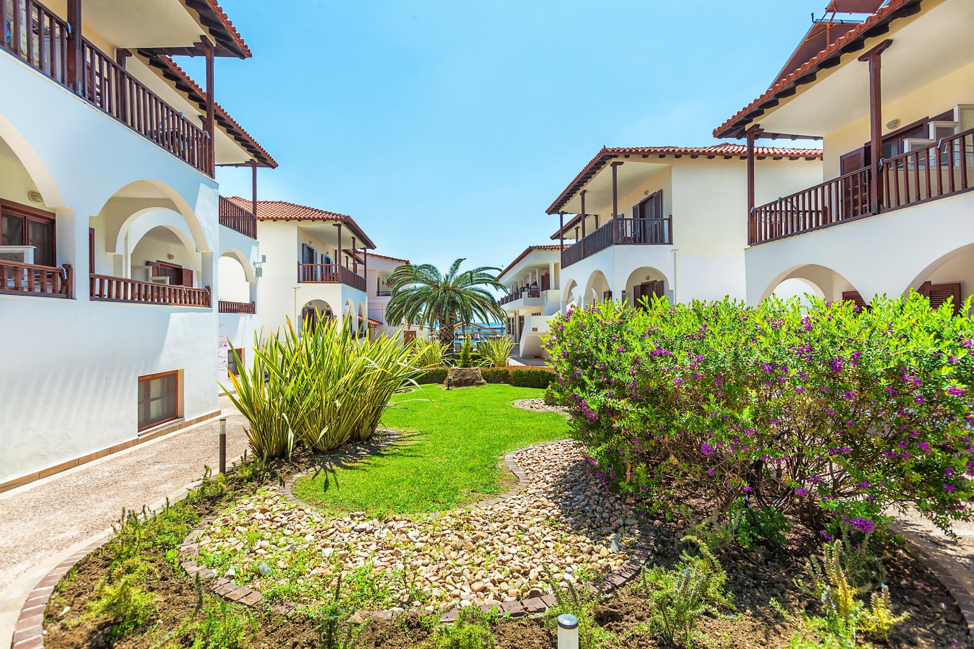 Xenios Possidi Paradise Hotel エクステリア 写真